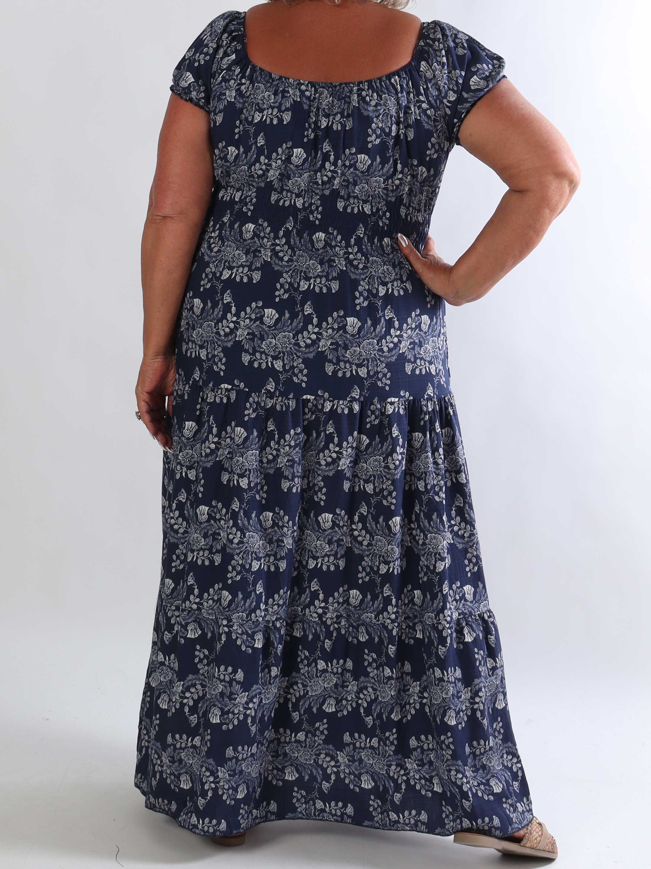 Leilani Flower - Plus size kjole i viskose med træknapper og smock